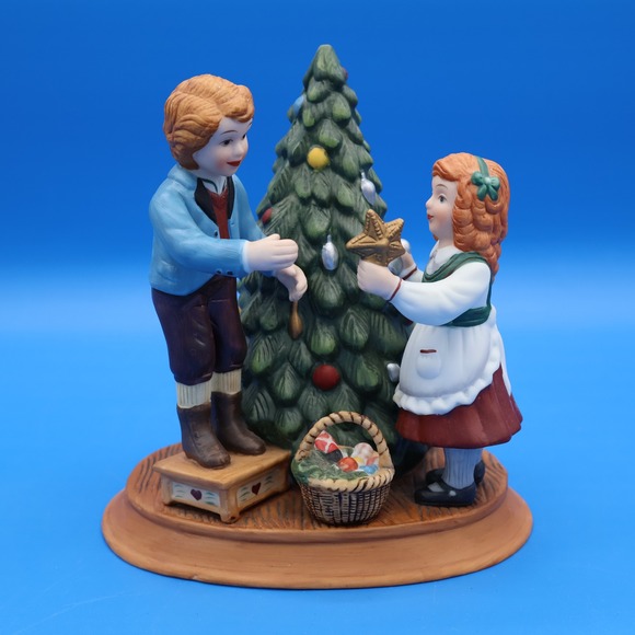Avon Other - Avon Christmas Memories Second Edition 1982 Children Decorating Tree‎ Figurine